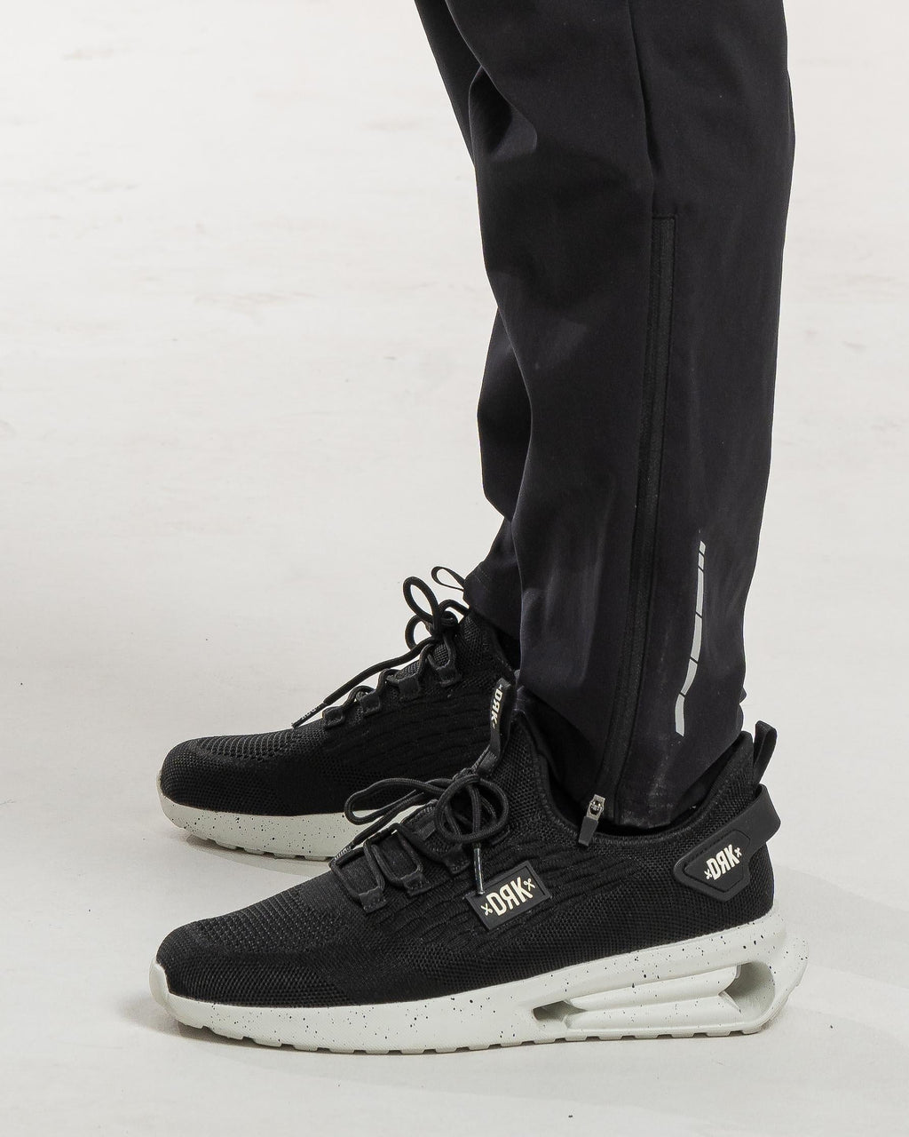 TUCKER Jogger Pants Dorko Middle East